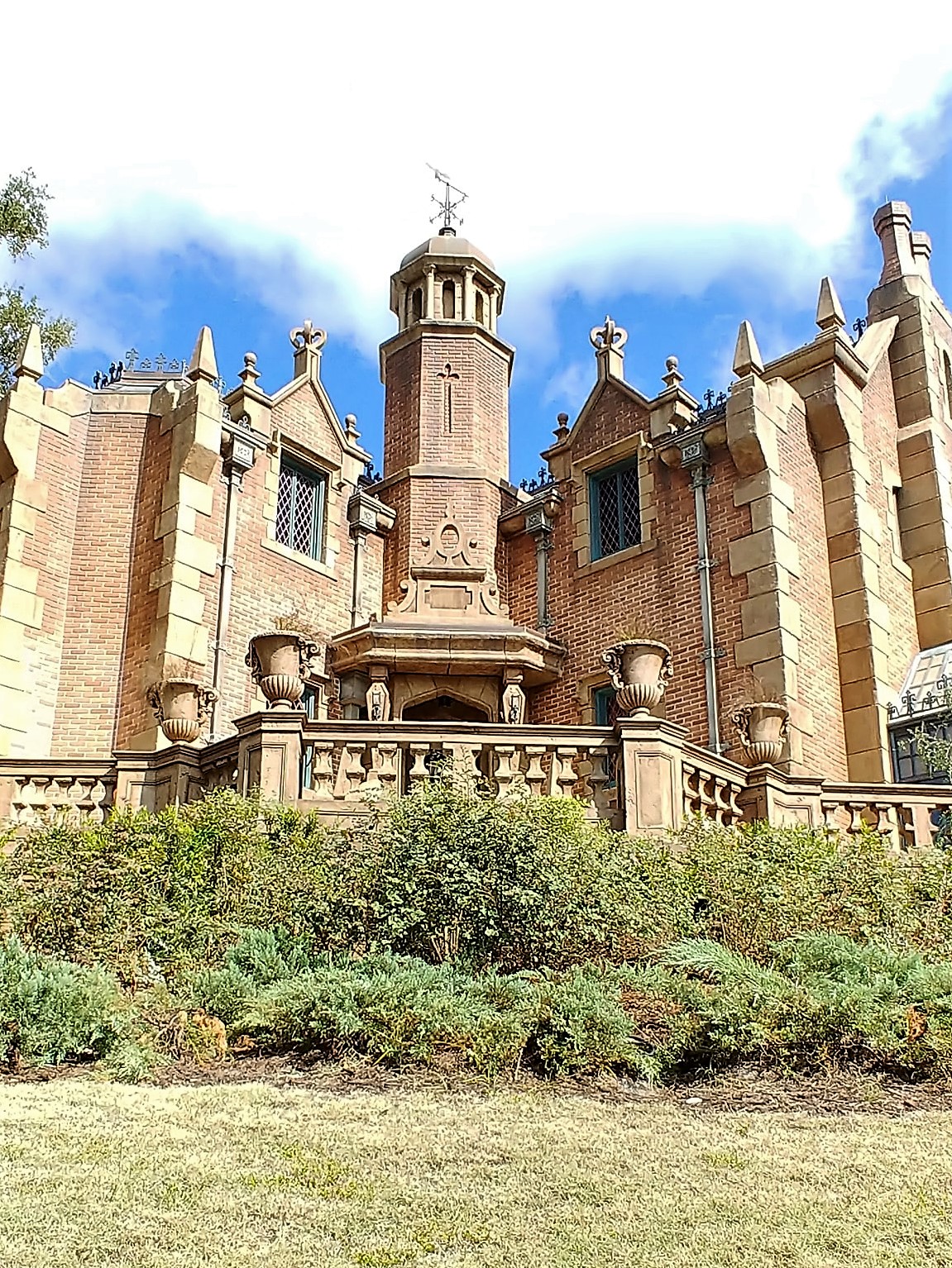 hauntedmansion.jpg