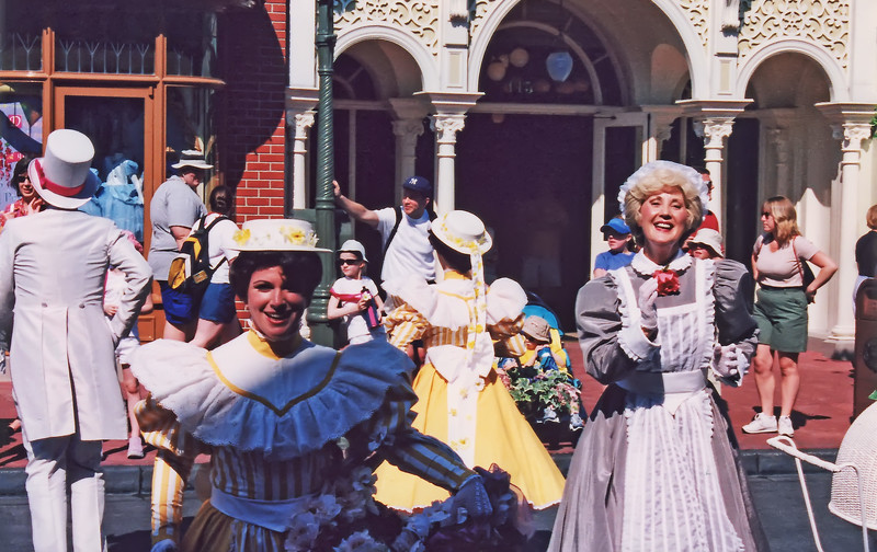 MK-Parade-3-L.jpg