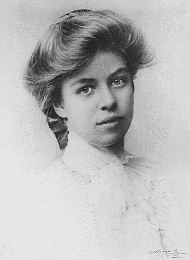 Eleanor_Roosevelt_in_school_portrait.gif