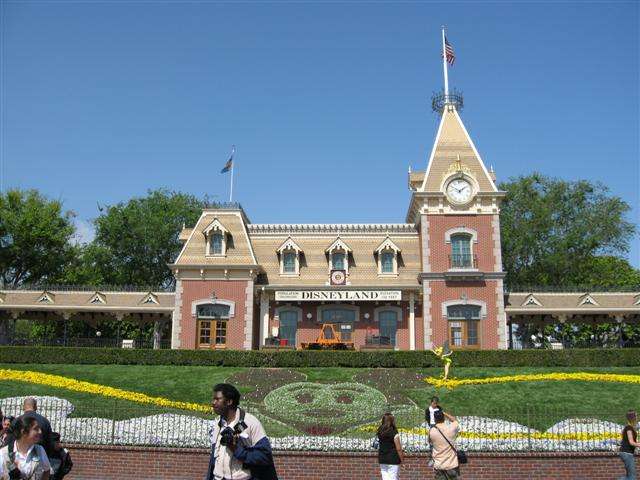 disney085smallmj2.jpg