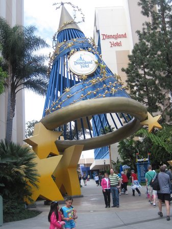 disneyland-hotel.jpg