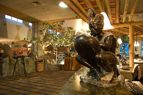 p883038893-3.jpg