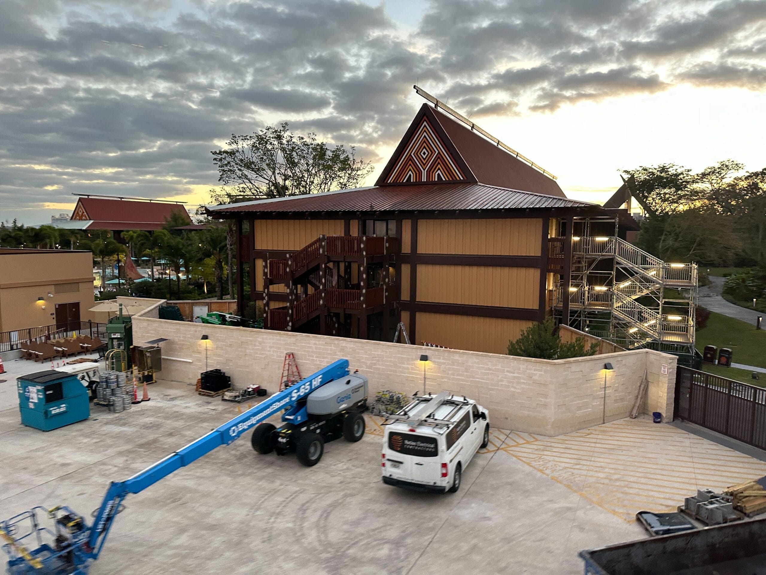 Construction work has been ongoing at Disney’s Polynesian Village Resort, starting with a new roadway entrance that opened late last year, replacing the former entrance off Seven Seas Drive.