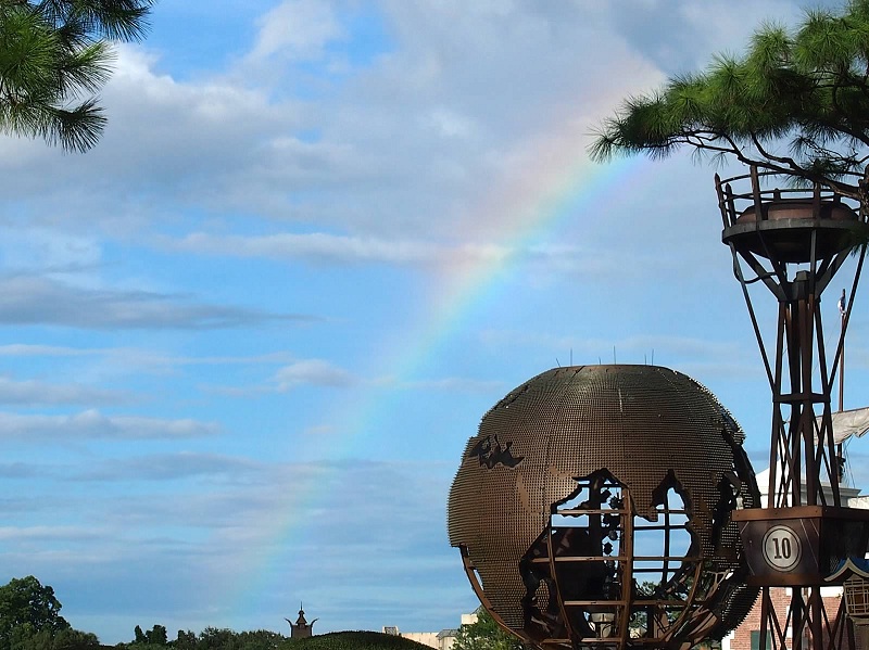 illuminations_ball_rainbow.jpg