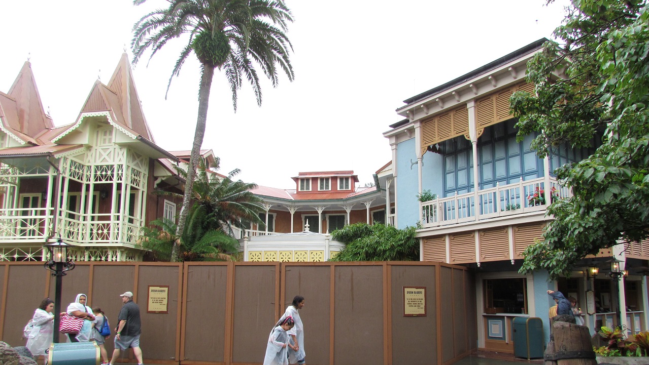 03-adventureland-verandah-cover.jpg
