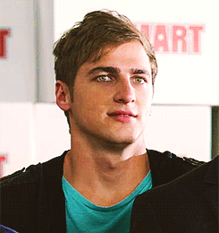 tumblr_m7bfmgbItl1qagtwyo2_r5_250.gif