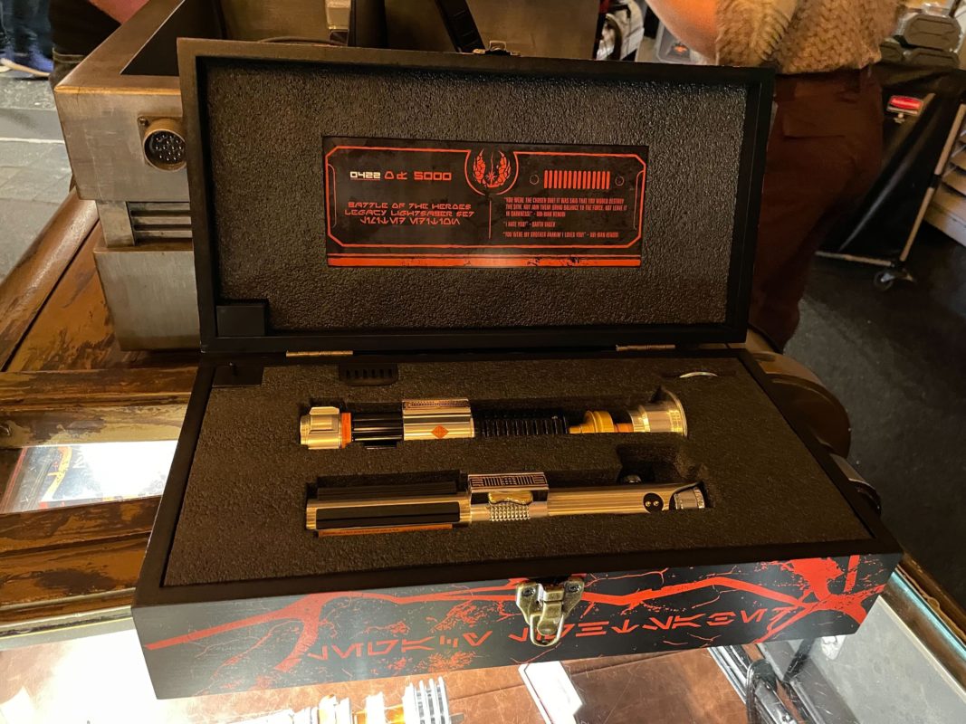 Battle of the Heroes Legacy Lightsaber Set 00006