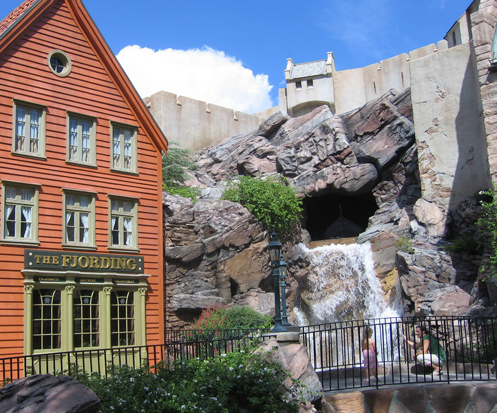 WDW%20176-L.jpg