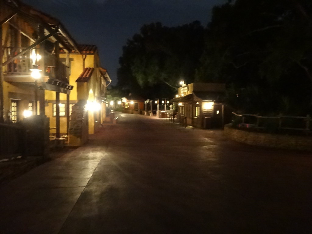 25658289761_7cd8d9f582_b.jpg