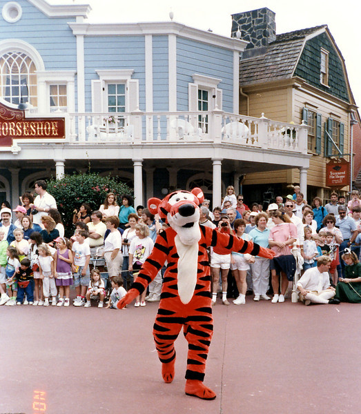 1094045347_rzMh9-L.jpg