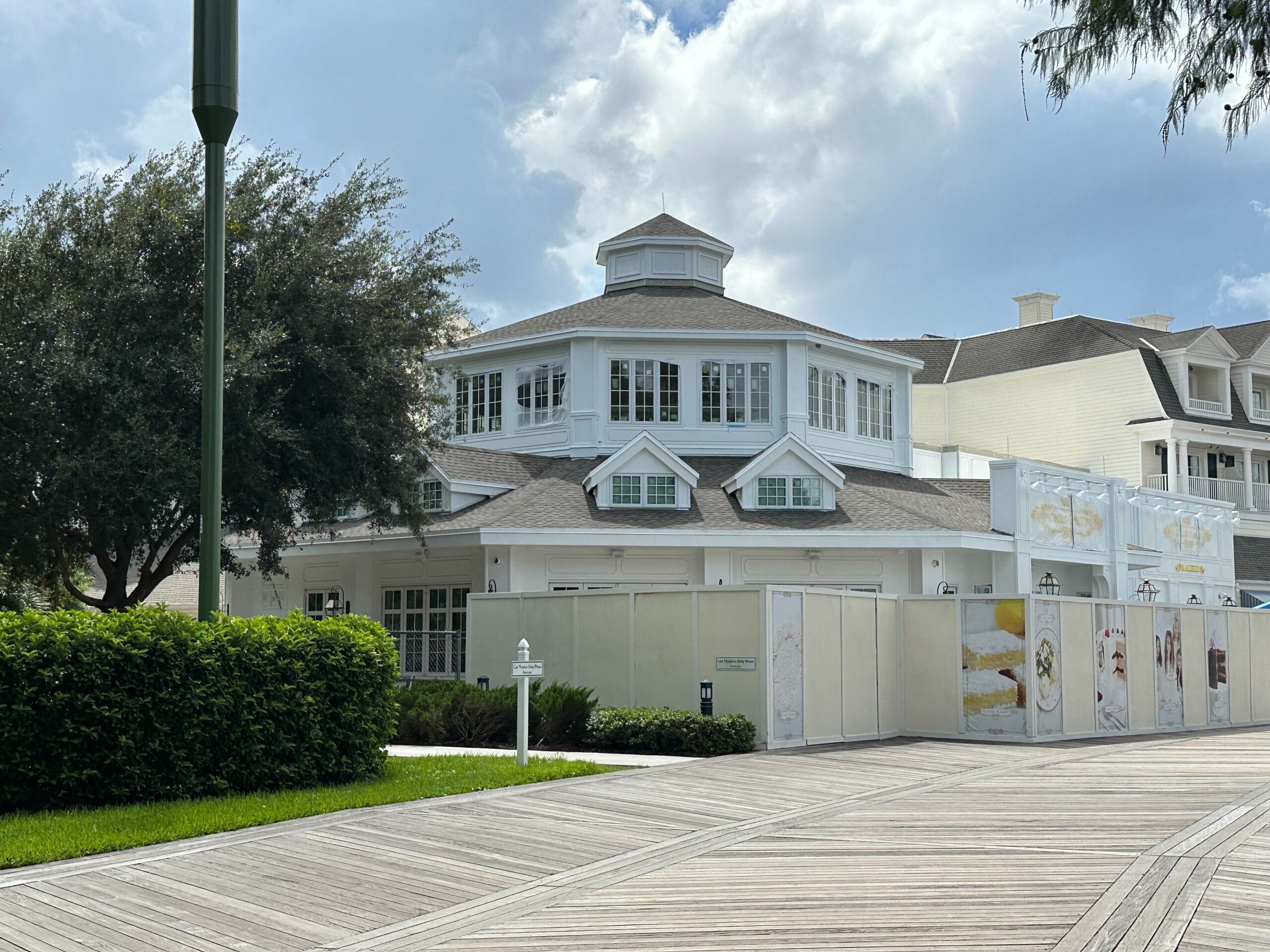 wdw-boardwalk-cake-bake-shop-09.01.24-5991.jpg
