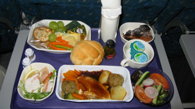 a-AIRLINE-FOOD-386x217.jpg