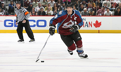 sakic_joe_avs_skates_with_puck_480x285.jpg