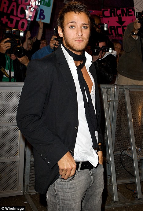 article-0-024BD8EC00000578-461_468x690.jpg