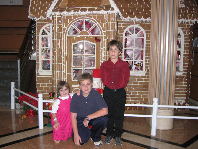 kids_at_gingerbread_house.jpg