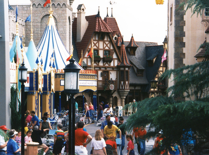Fantasyland-92ed-L.jpg