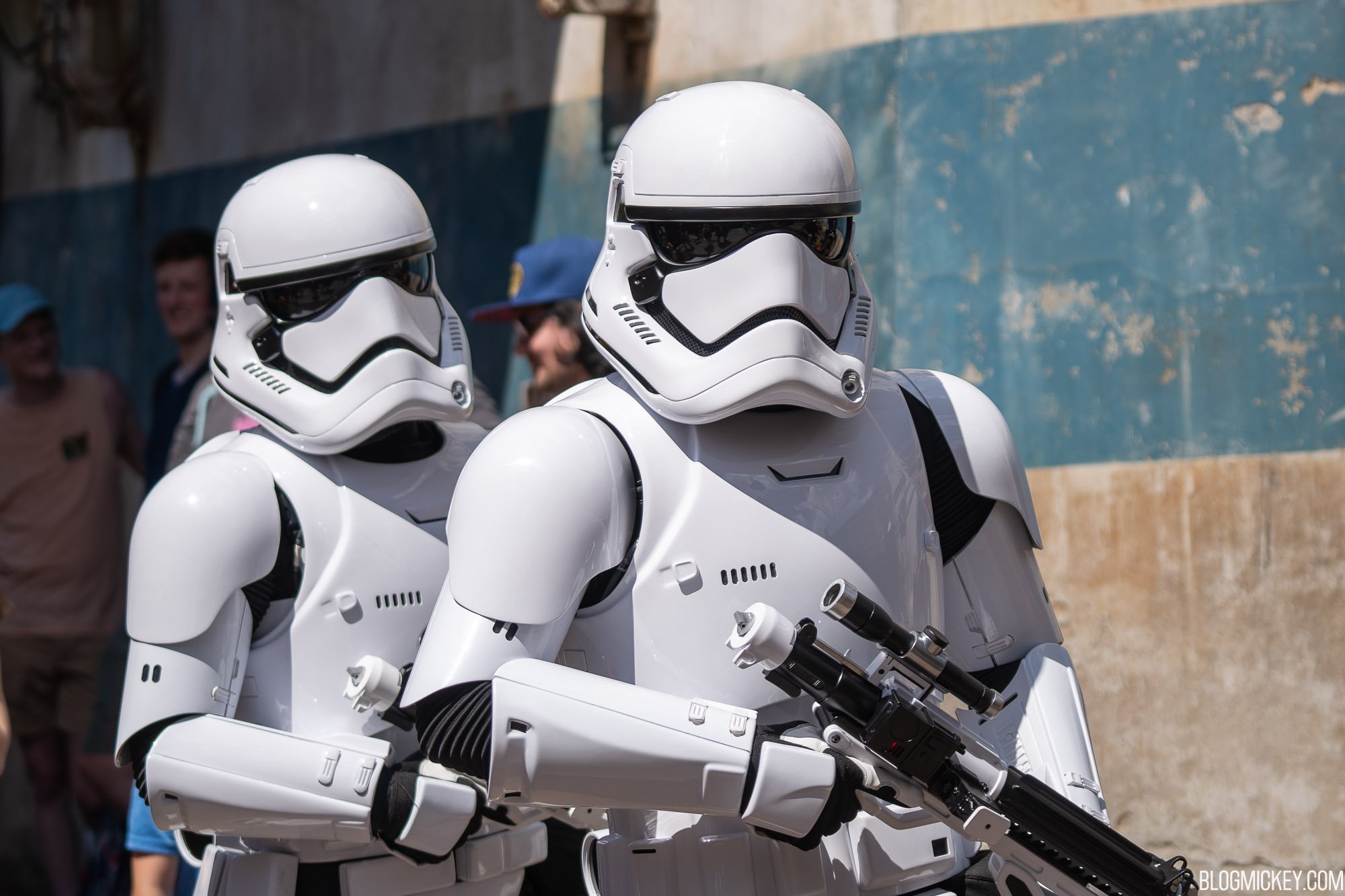 galaxys-edge-characters-storm-troopers-2.jpg