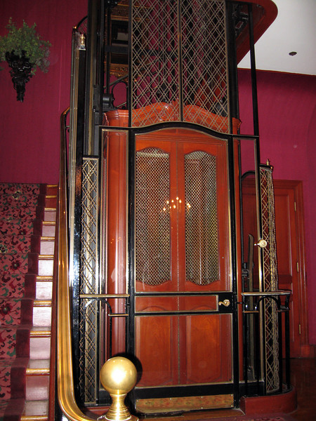 Club%2033%20elevator%2002-L.jpg