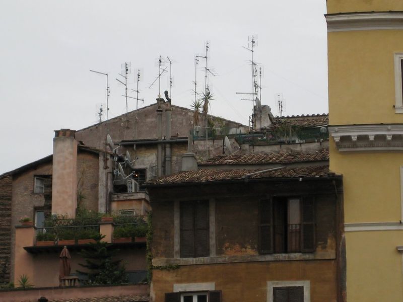 roma%20tv%20antennas,%20lots.jpg