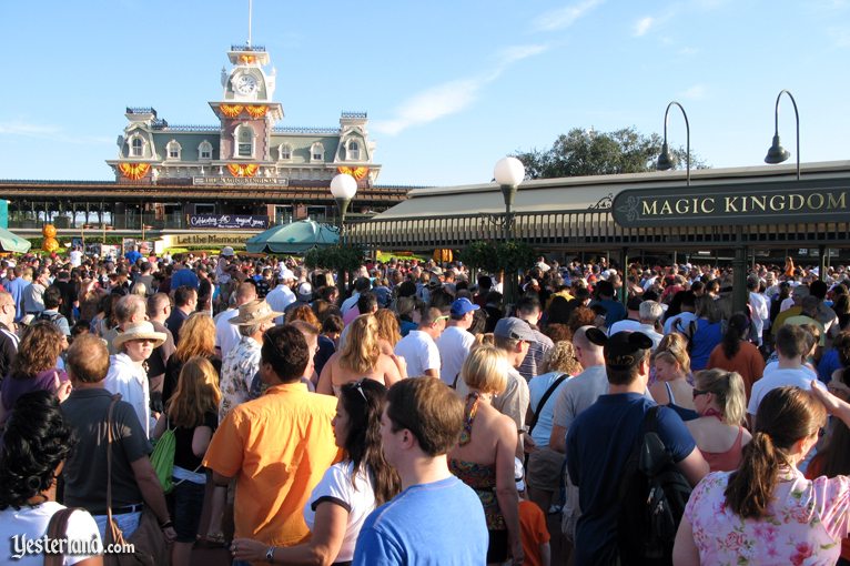 wdw40th_crowd2011ww.jpg