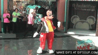 12KPTCzoFanXEs.gif