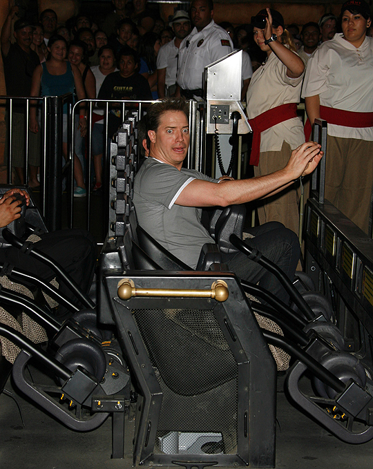 Mummy-BrendanFraserOnRide.jpg