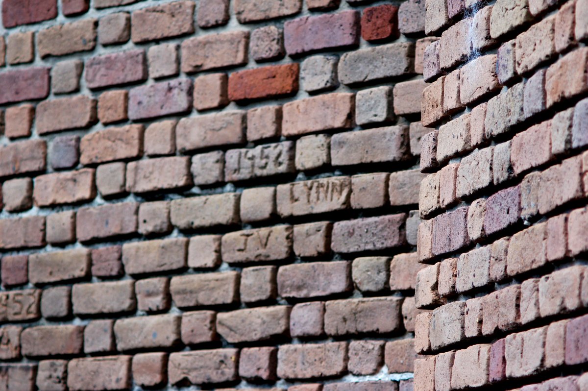 wall1.jpg