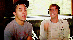 tumblr_luotv8kEEN1qj4gp2o10_r1_250.gif