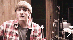 tumblr_lrdl14Xjuj1r1mr8mo1_250.gif