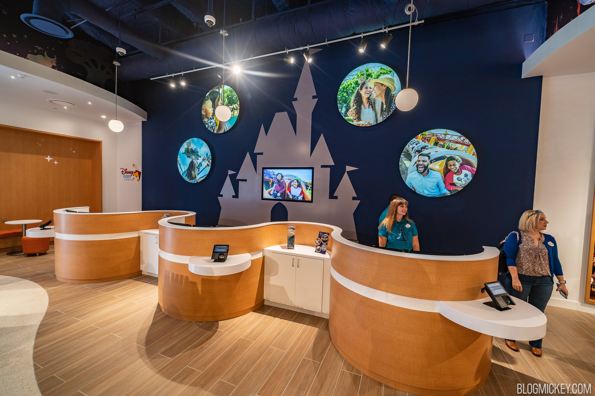 hollywood-plaza-garage-disney-store-7.jpg
