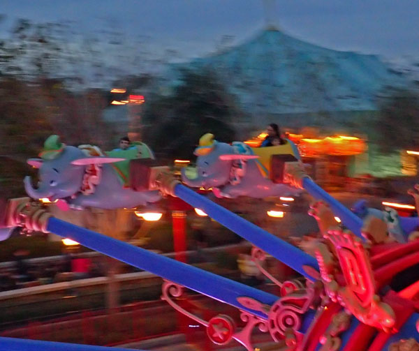 dumbo_flying.jpg