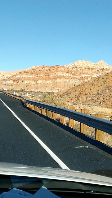24182331405_0eb62d47e2_z.jpg