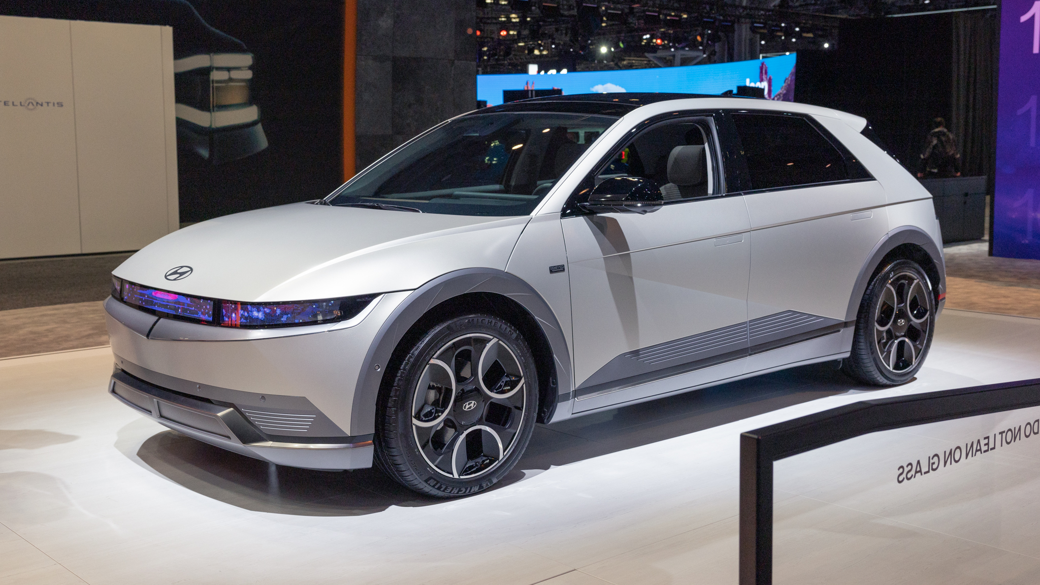 Hyundai-Ioniq-5-Disney-100-3.jpg