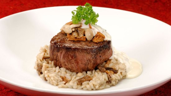 le-cellier-steakhouse.jpg