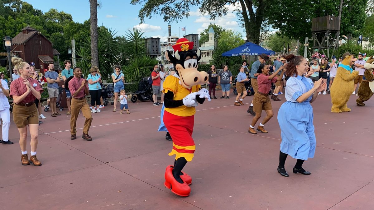 characters-in-frontierland-hoedown-23-1200x675.jpg