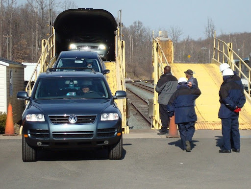 carsofftrainatlorton.jpg