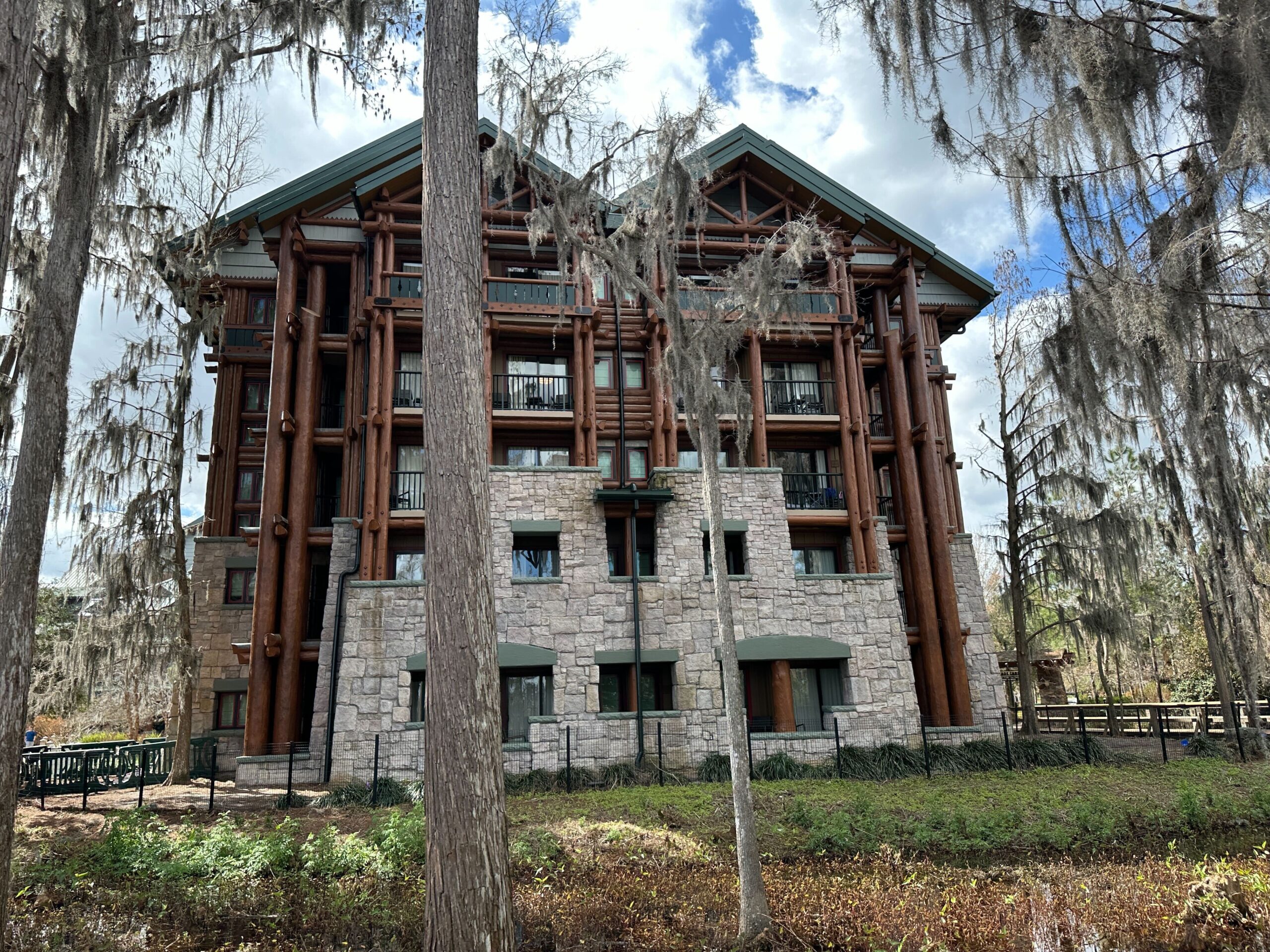 Scaffolding removed from Wilderness Lodge building