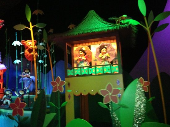 hong-kong-disneyland.jpg