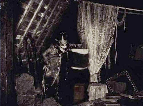 Hatbox_in_the_Attraction.jpg