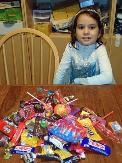 halloweloisecandy.jpg