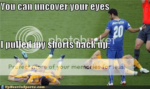 funny-sports-pictures-you-can-uncover-your-eyes-i-pulled-my-shorts-back-up.jpg