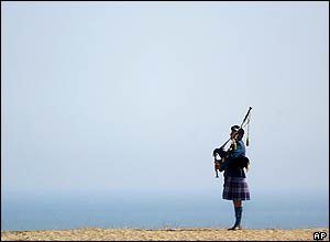 _40240073_bagpipes_ap_300220.jpg