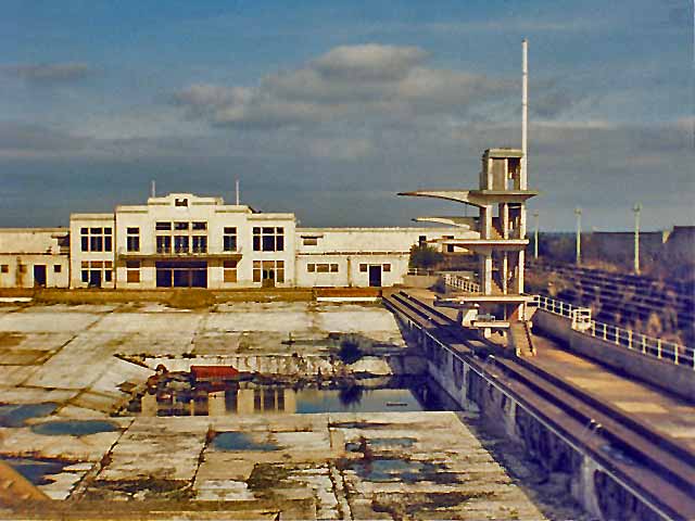 0_around_edinburgh_-_portobello_outdoor_pool_empty_miles.jpg
