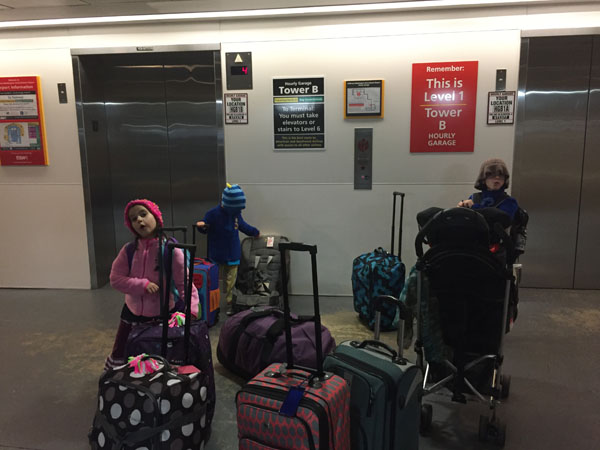 into_the_airport.jpg