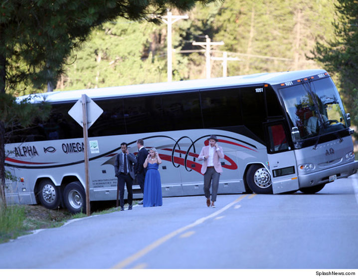 0710-bus-the-bridal-party-splash-4.jpg
