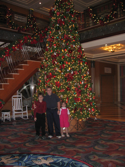 kids_at_tree.jpg