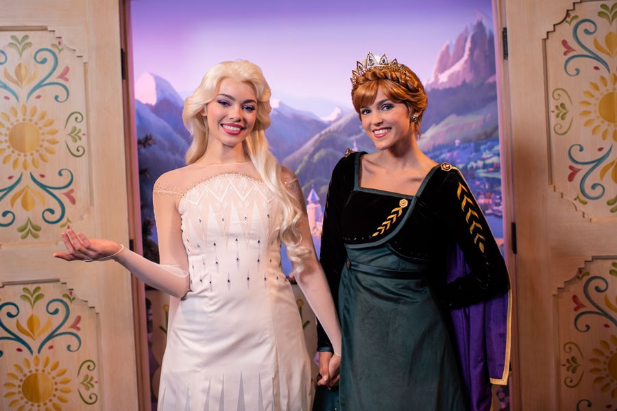 elsa and anna at epcot