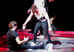 tumblr_mok62d7QKD1rg99m1o6_r1_250.gif