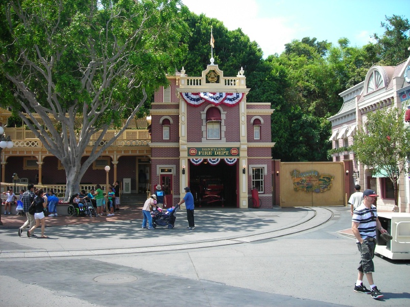 disney_0808_fire_house.jpg