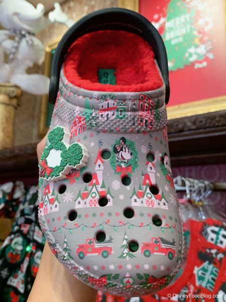 Disney-Showcase-Holiday-Crocs-4-450x600.jpg